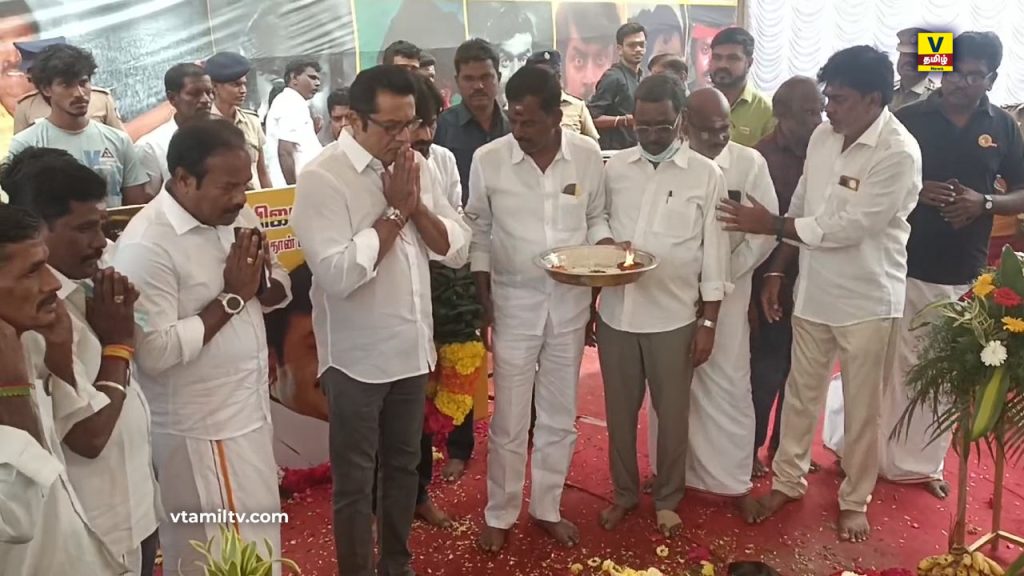 Sarathkumar pays floral tributes to vijyakanth