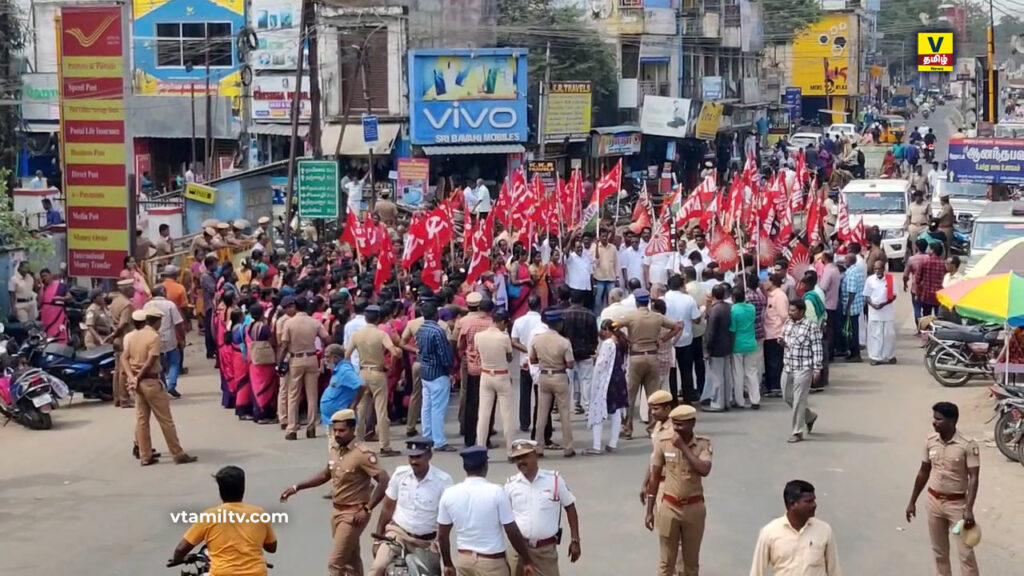 Road blockade by trade unionists